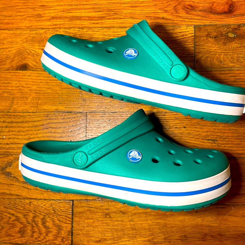 ✅Green Crocs - Picture 3 of 5
